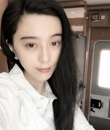 范冰冰晒清纯旧照打脸整容说 这些素颜照她可能想删