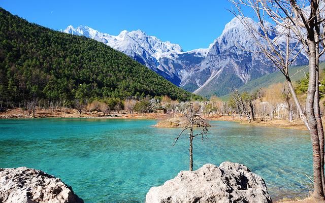 想去三四线小城市旅游一个月,有哪些人少风景