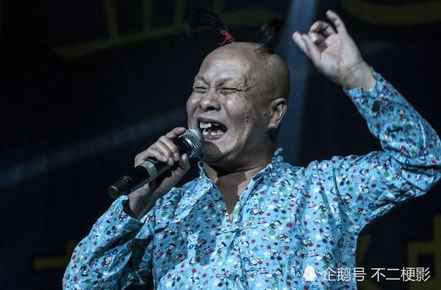 他的名字叫做翟波,是赵本山名义上的第一个徒