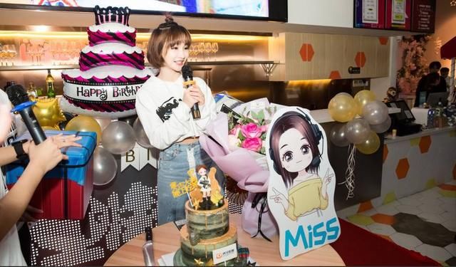 RNG夺冠Miss却上热搜?这一张照片看得出当时