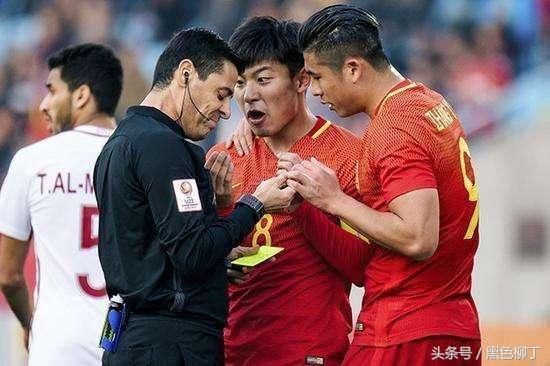 足协赢了?上港亚冠比赛中的伊朗裁判被撤下,换