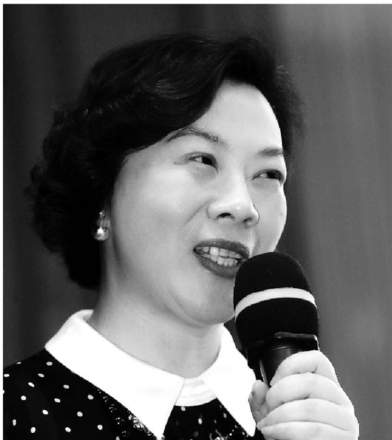 杭州二中白马湖学校初中部校长 周虹 乌镇饭局的一张照片,一度火爆