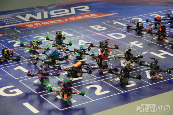世界智能无人机竞速赛开赛 赛道犹如科幻大片