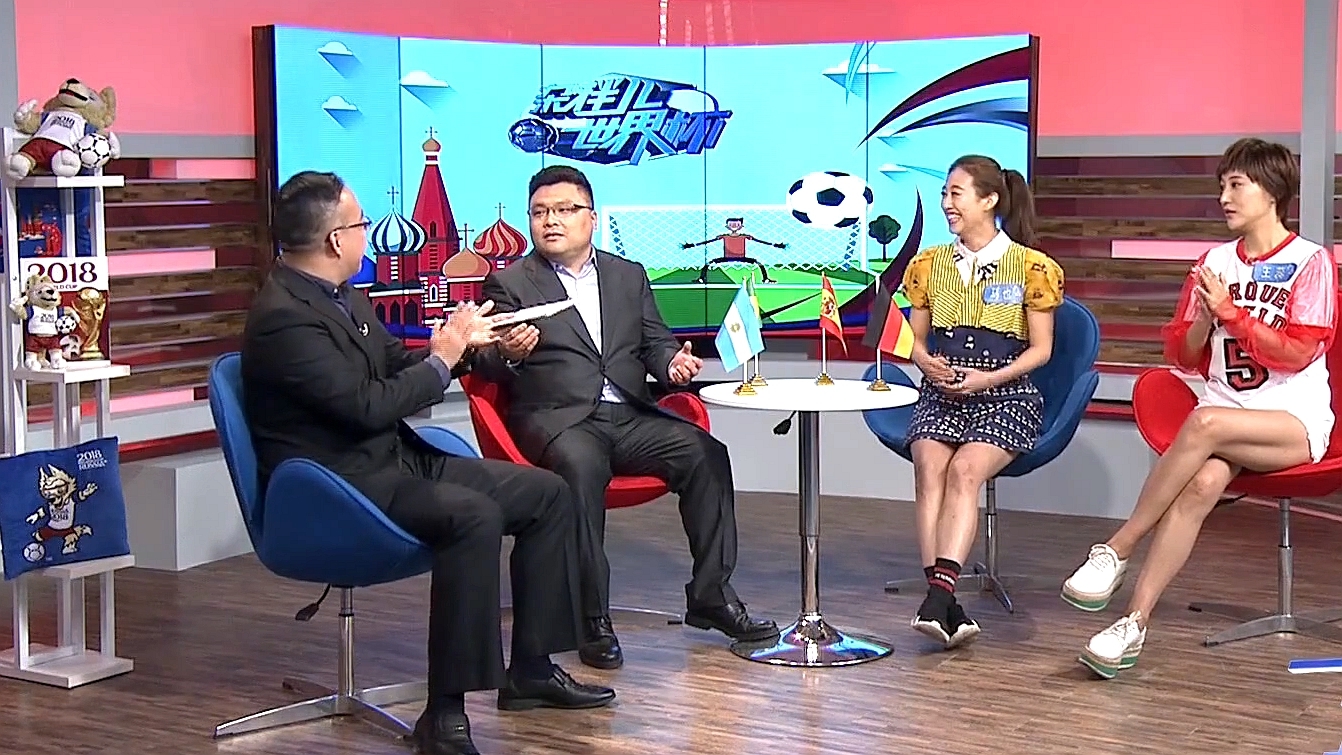 世界杯用球内藏玄机 江文川现场飙歌引“回忆杀” 世界杯用球内藏玄机 江文川现场飙歌引“回忆杀”