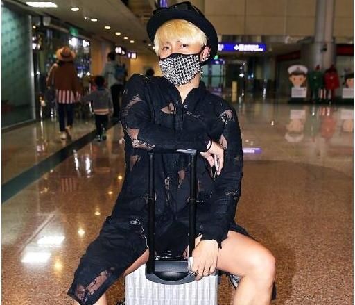 陈志朋经常辣眼睛的装扮原因找到了,网友:能理