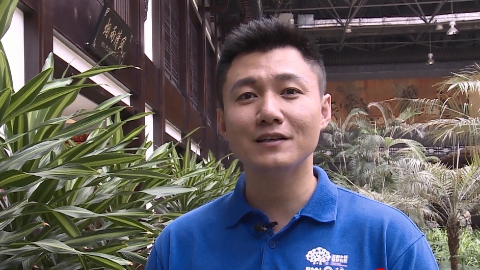 罗旭牵手郑各庄村 成立养老基金 罗旭牵手郑各庄村 成立养老基金