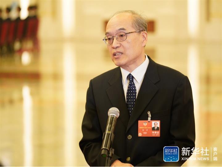 司法部部长张军在回答媒体采访时表示,犯罪是社会问题,以前更多人认为改造犯罪是监狱的事情,是司法机关的责任,但实际上改造罪犯更是社会的事情,我国监狱现在已经能够做到“收得下管得住跑不了”的底线安全,