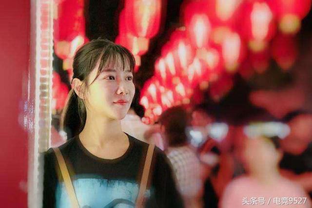 SI后FAKER斗鱼首播,网友:我们是来看翻译小姐