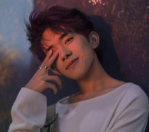 蔡徐坤粉丝和易烊千玺粉丝因一份榜单互怼,王