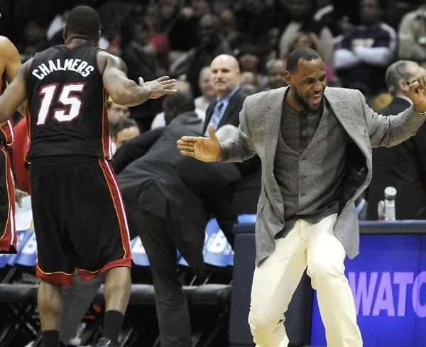 细数詹姆斯生涯18次绝杀,季后赛双绝杀活塞,勾