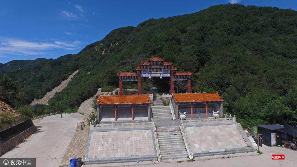 航拍北京平谷区玻璃台乡东指壶山