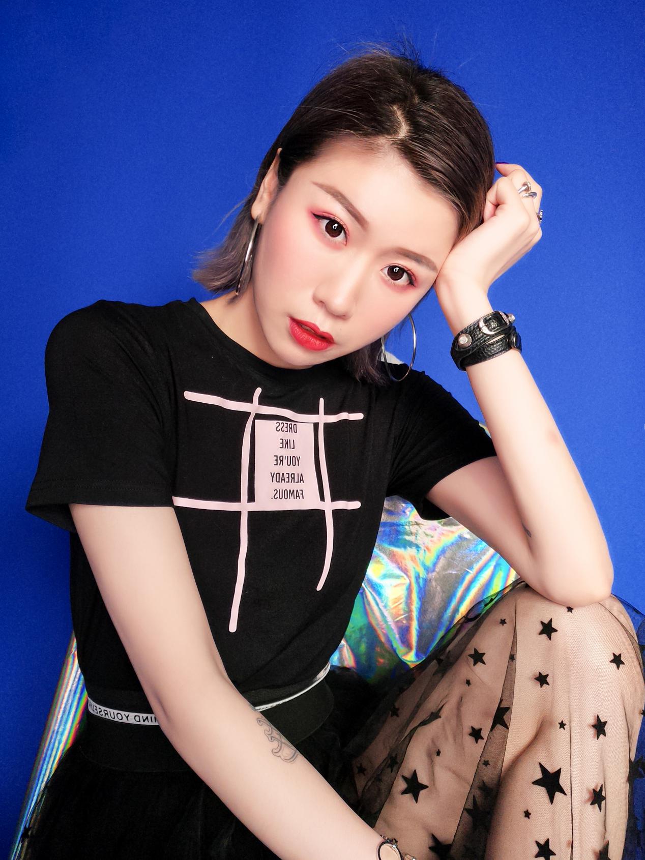 你眼中的美图手机,是她们手中的拍写真大片神器!