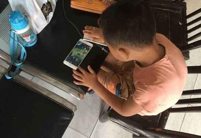 中国6岁小学生玩王者荣耀,国外6岁女孩给NAS