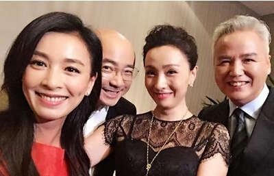 张庭回应老公牵手门:都是姐妹!喜欢我们这样友