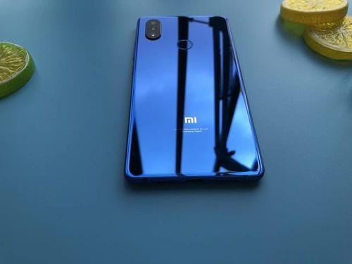 亮蓝色小米8SE使用两周时间,暴露三个小问题