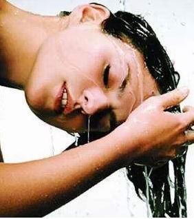 一头白发显老还丑?自己在家花几分钟时间,轻松