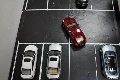 开车老是剐蹭怎么办?这个方法比驾校教的有用