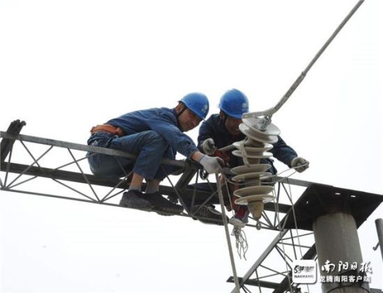 国网南阳供电公司:开展电力设备春季大检修