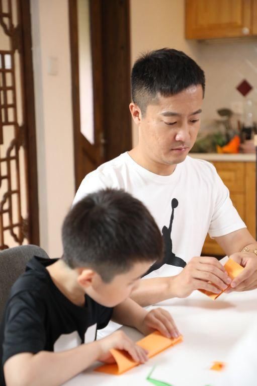 7岁男孩家庭作业网上热传 我们第一时间联系了