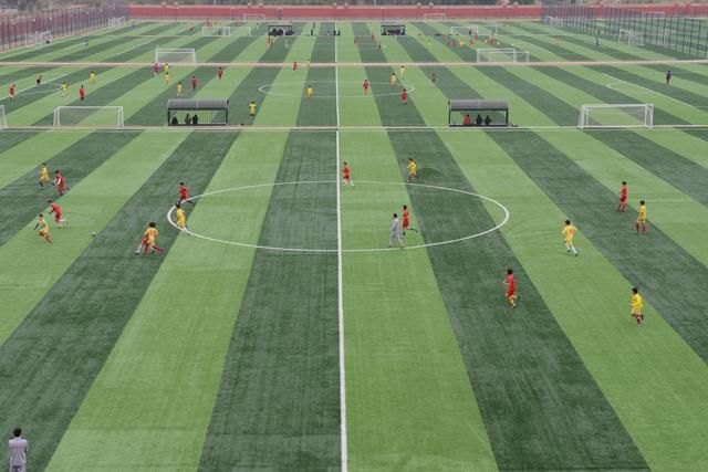 刚办完u17冠军杯的恒大足校 今年还招700个小