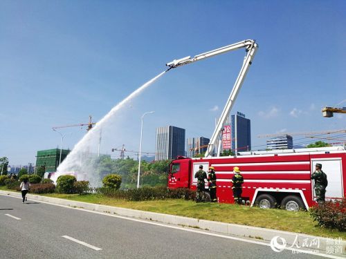 视频:震撼!福建消防演练出动
