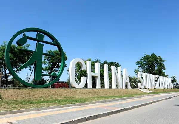 曹一楠成立团支部 宋庄青年艺术家找到“家” 曹一楠成立团支部 宋庄青年艺术家找到“家”