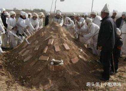 夫妻吵架, 妻子不久后死亡, 传言被水鬼缠身, 头