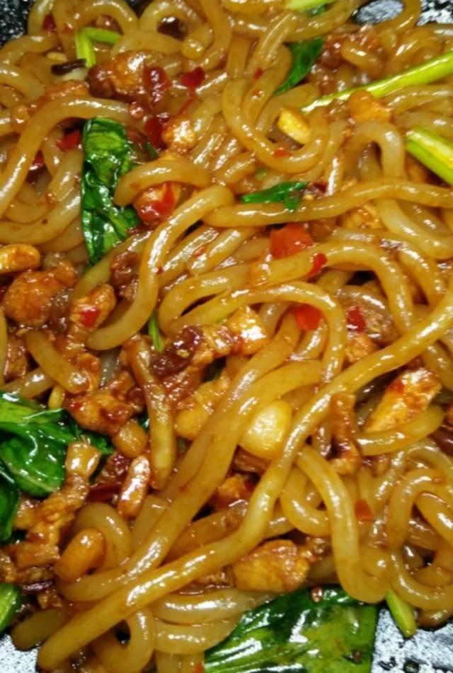 在家炒土豆粉,这样的做法特别好吃