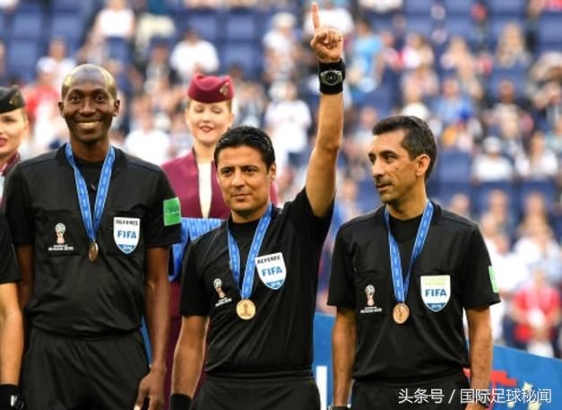 在中国他是全球第一黑哨,在俄罗斯他却是世界