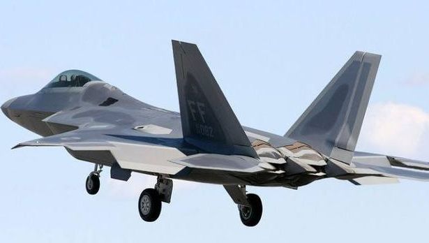 中国歼20和F22差距有多大?世界媒体都认为歼