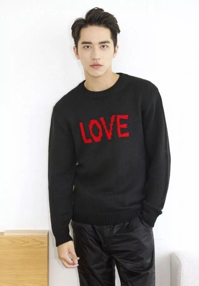 星扒客|许魏洲能被Fendi和Coach同时看中 会穿