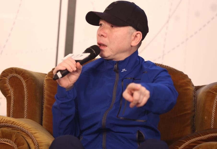 冯小刚人红是非多, 除了崔永元, 听听最有发言权