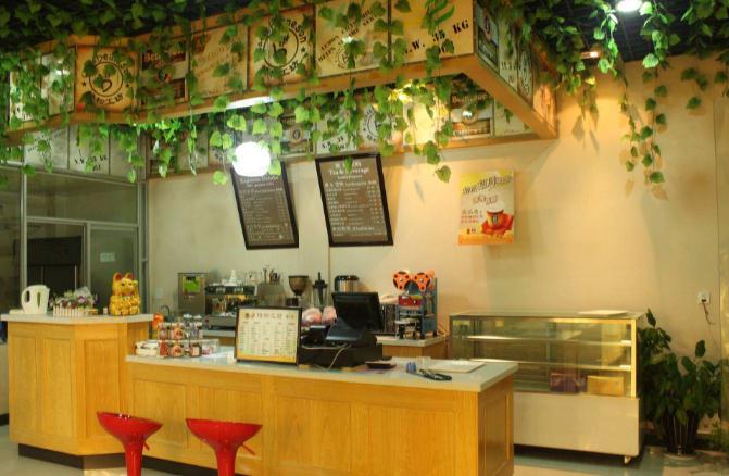 大专毕业开奶茶店,他照样出人头地成功管理10