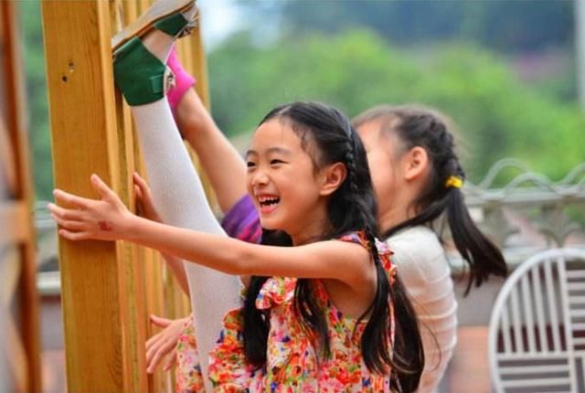 女孩子这个年龄来月经最好,太早可能是性早熟