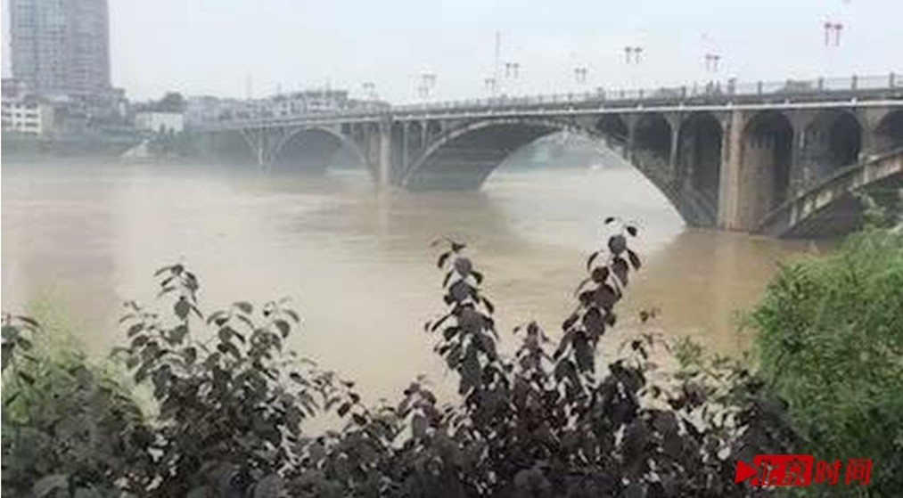 资江洪峰达215米洪水倒灌街区！湖南邵阳市区党政军民协力抗洪