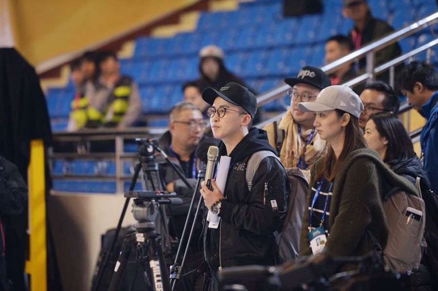 《极限挑战》导演火了!不仅在自己节目出镜还录了《向往的生活》