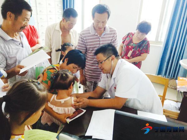 云梯:免费健康体检 关爱留守儿童