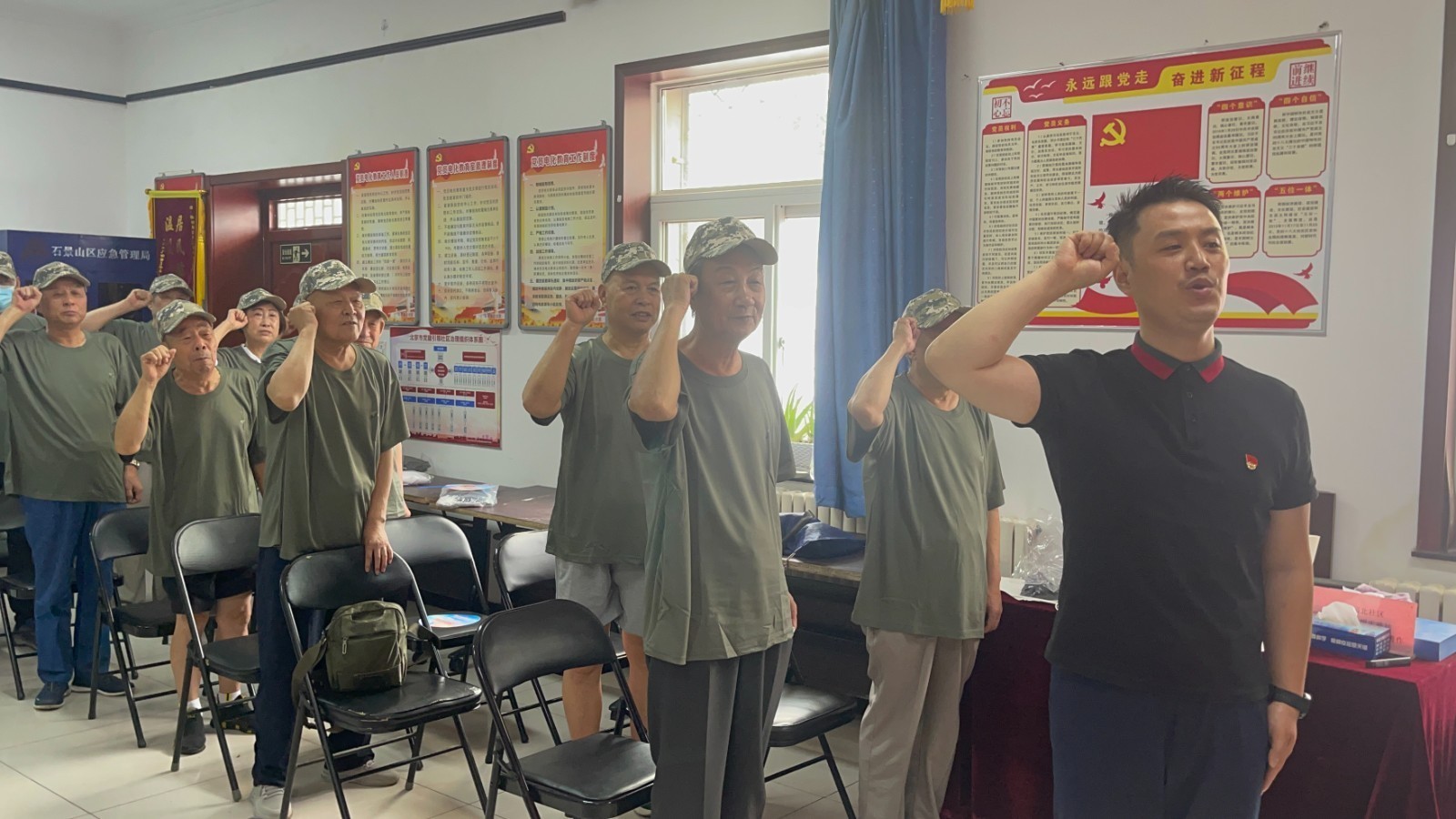 重温迷彩色 石景山鲁谷街道依翠园北社区开展“热血铸军魂”主题活动 重温迷彩色 石景山鲁谷街道依翠园北社区开展“热血铸军魂”主题活动