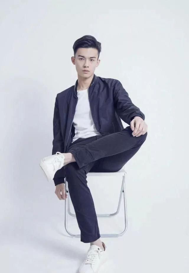 你复读两年都没考上大学,他们参加了一个比赛