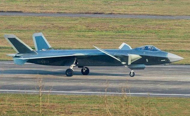 歼20已服役,为何我国还用三代机挑大梁?原来歼