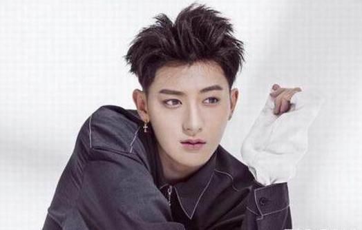 周星驰的助理成明星,黄子韬的助理成富商,她的