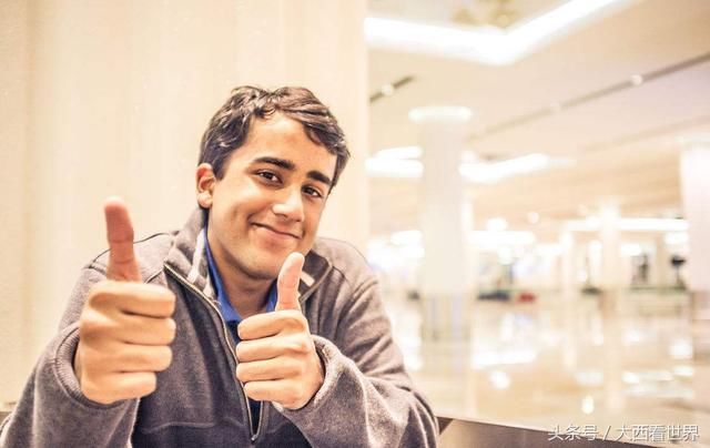 巴基斯坦夫妻来中国旅游,下飞机后直奔长城,说