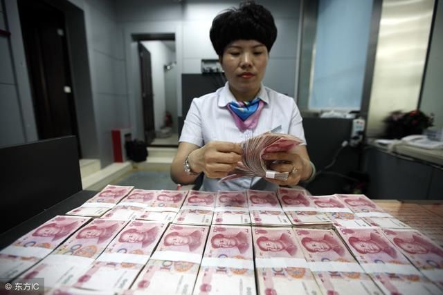 400多名大学生被告至法庭,为何校园贷频频出