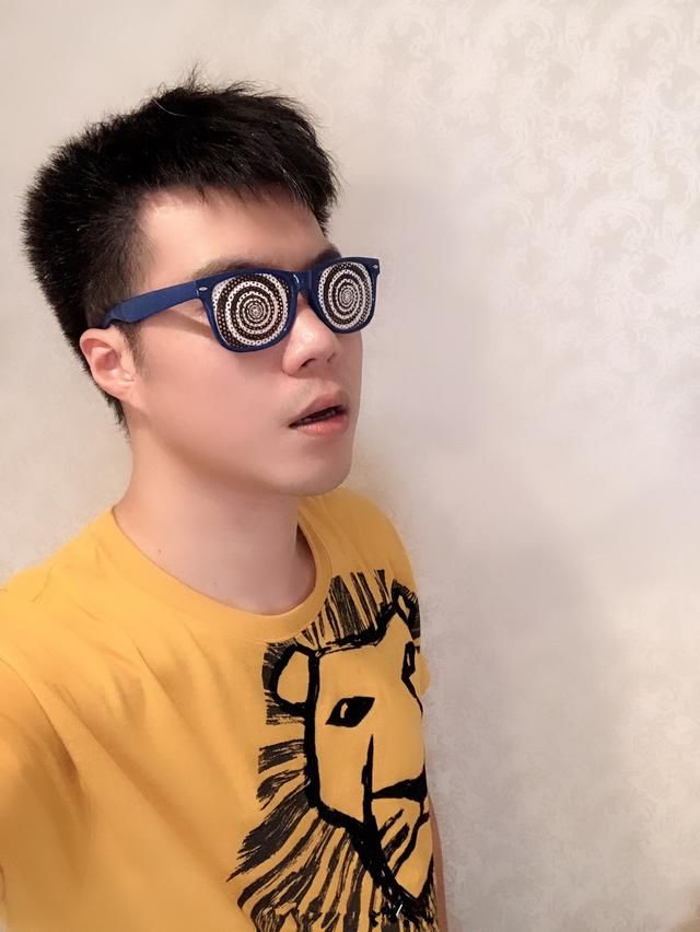 黄毅清连发三条微博,称确认范爷被捕,目前累计