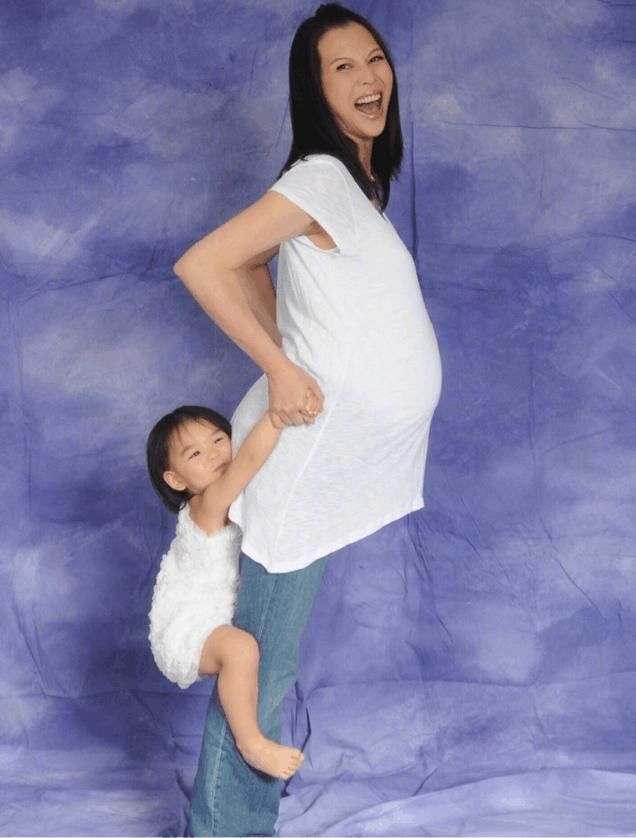 刘德华每晚努力拼二胎,蔡少芬晒大肚照回忆,范