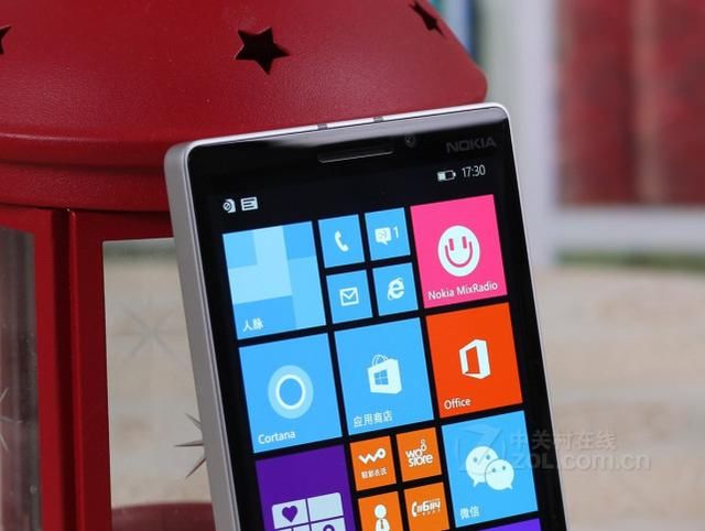科技迟讯诺基亚末代旗舰,被微软扼住喉咙的手