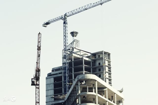 你是施工单位,开工前需要向建设单位要哪些资