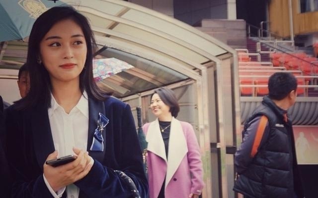 中乙美女老板豪言:19年球队必须冲甲 不行就买