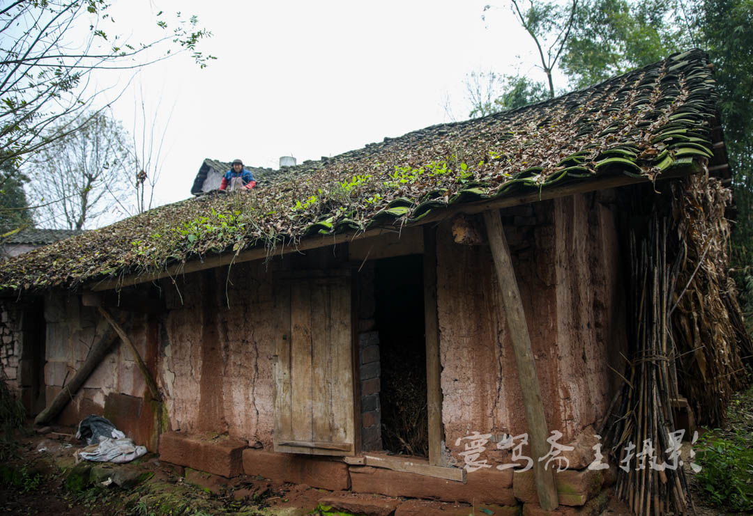 重庆农村1958年的老房子,八十年代卖70元一间