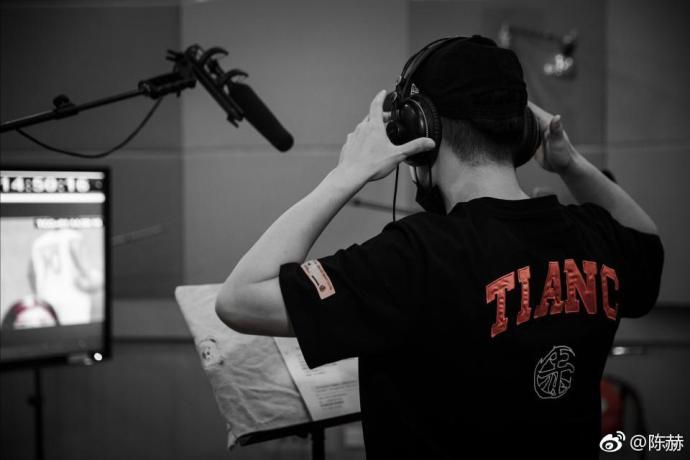 明星五一晒行程安排!Ella全家巴黎出游 范冰冰